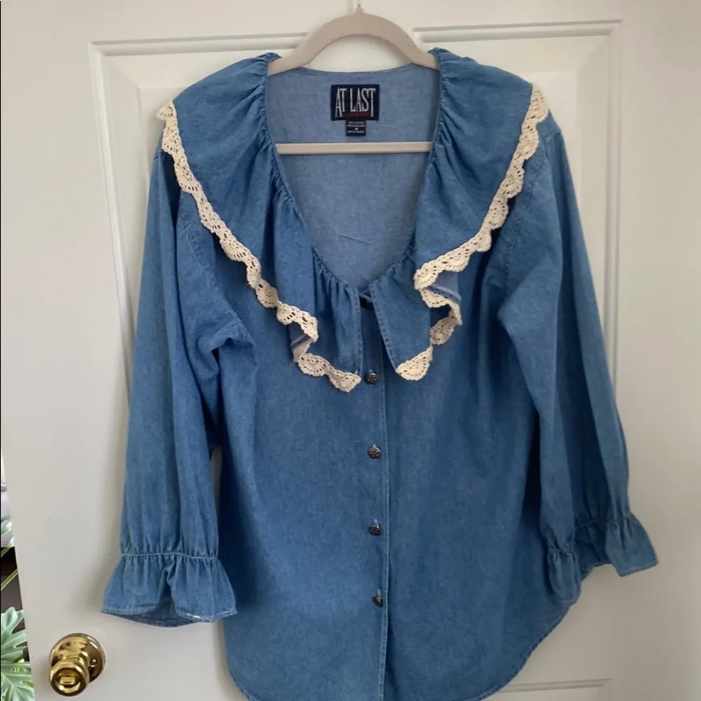 Vintage Denim Big Ruffle Crochet Scallop Collar Shirt. Medium Made in Hong Kong - Picture 1 of 11